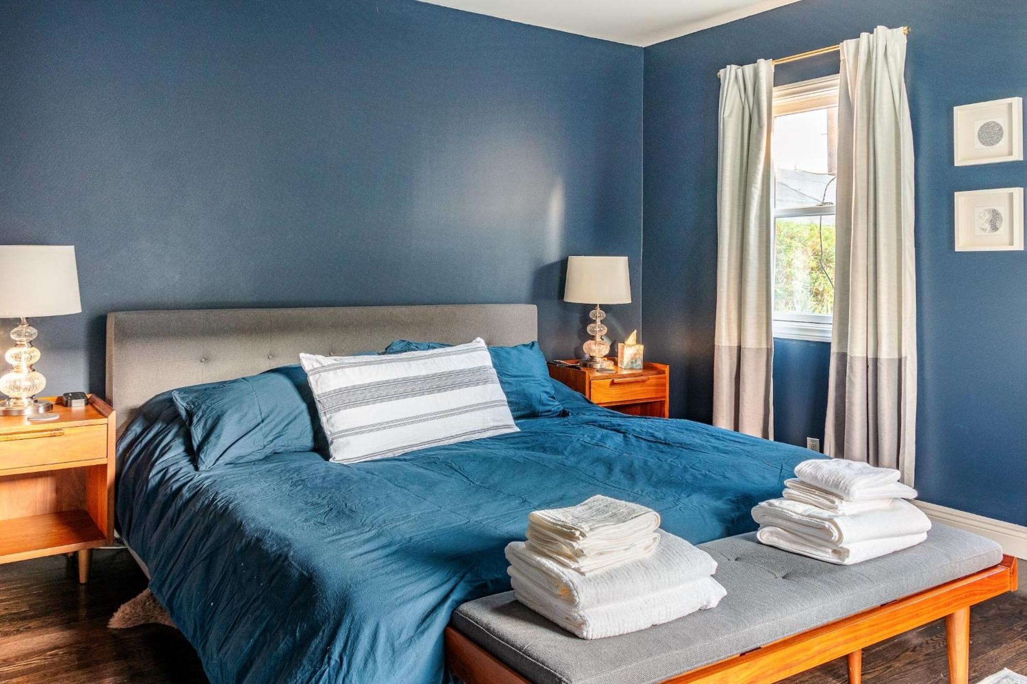 Cozy La Getaway With Hot Tub, 10 Min To Holiday home Los Angeles