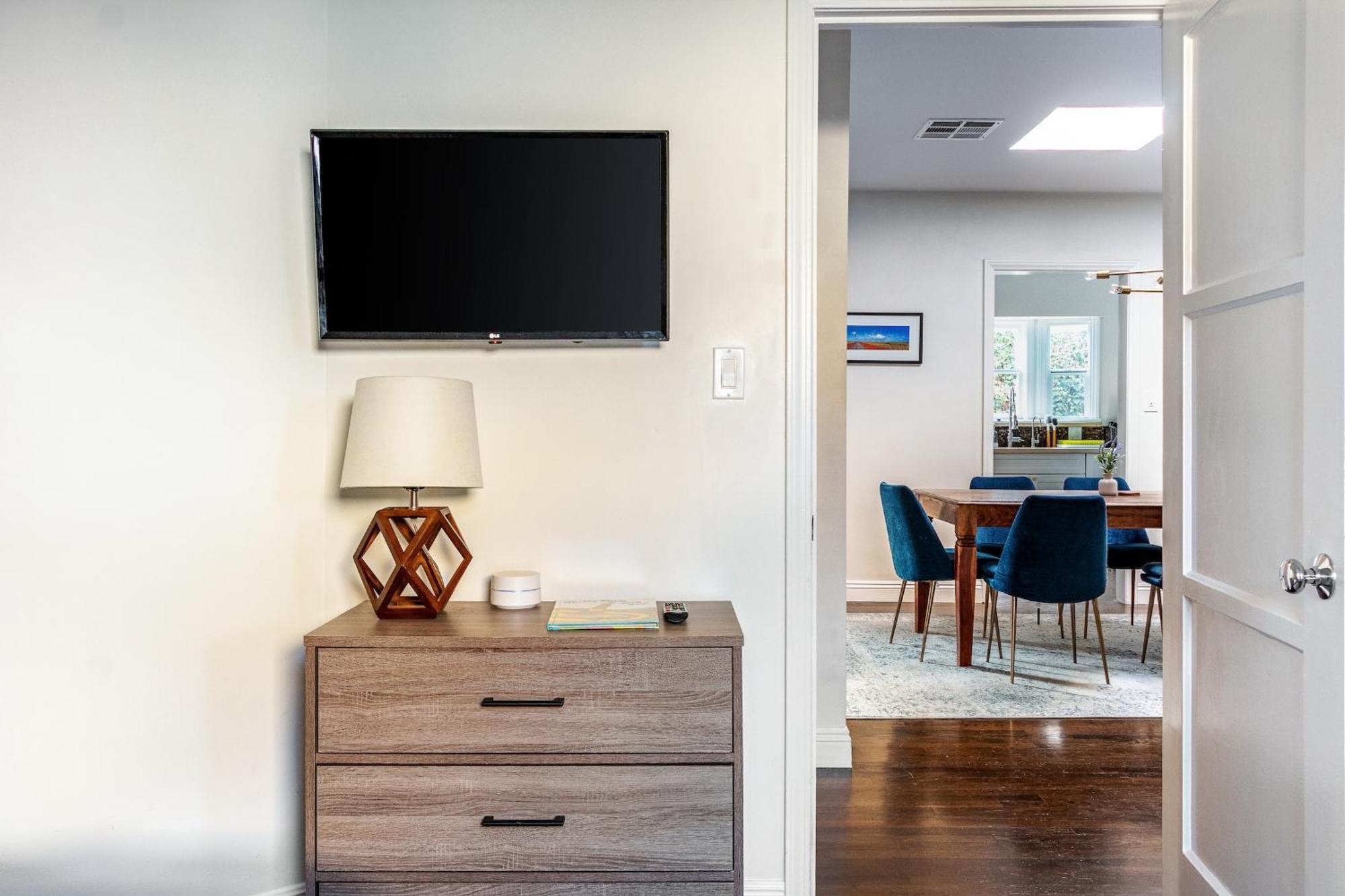 Cozy La Getaway With Hot Tub, 10 Min To Holiday home