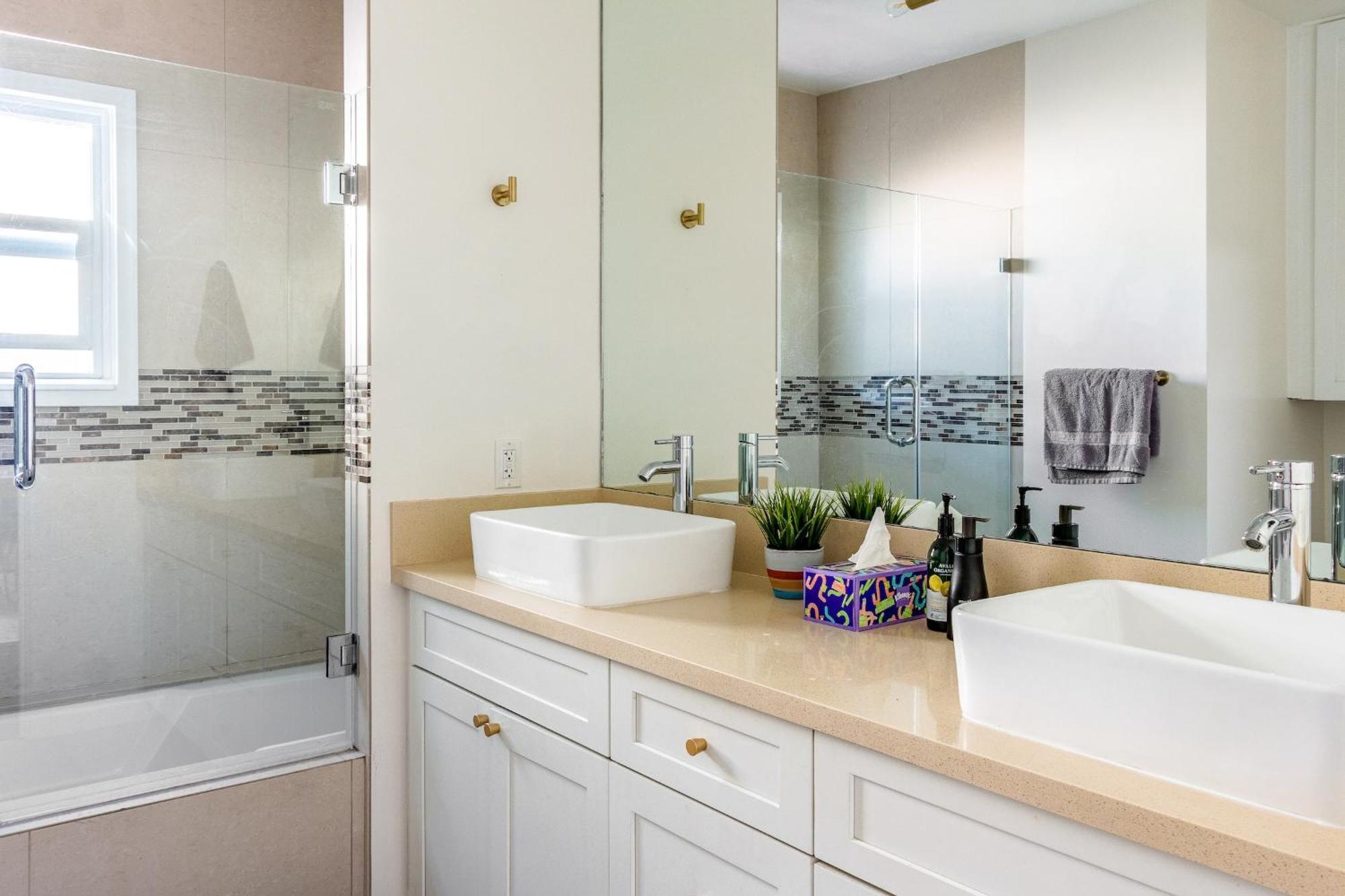 Cozy La Getaway With Hot Tub, 10 Min To Holiday home Los Angeles