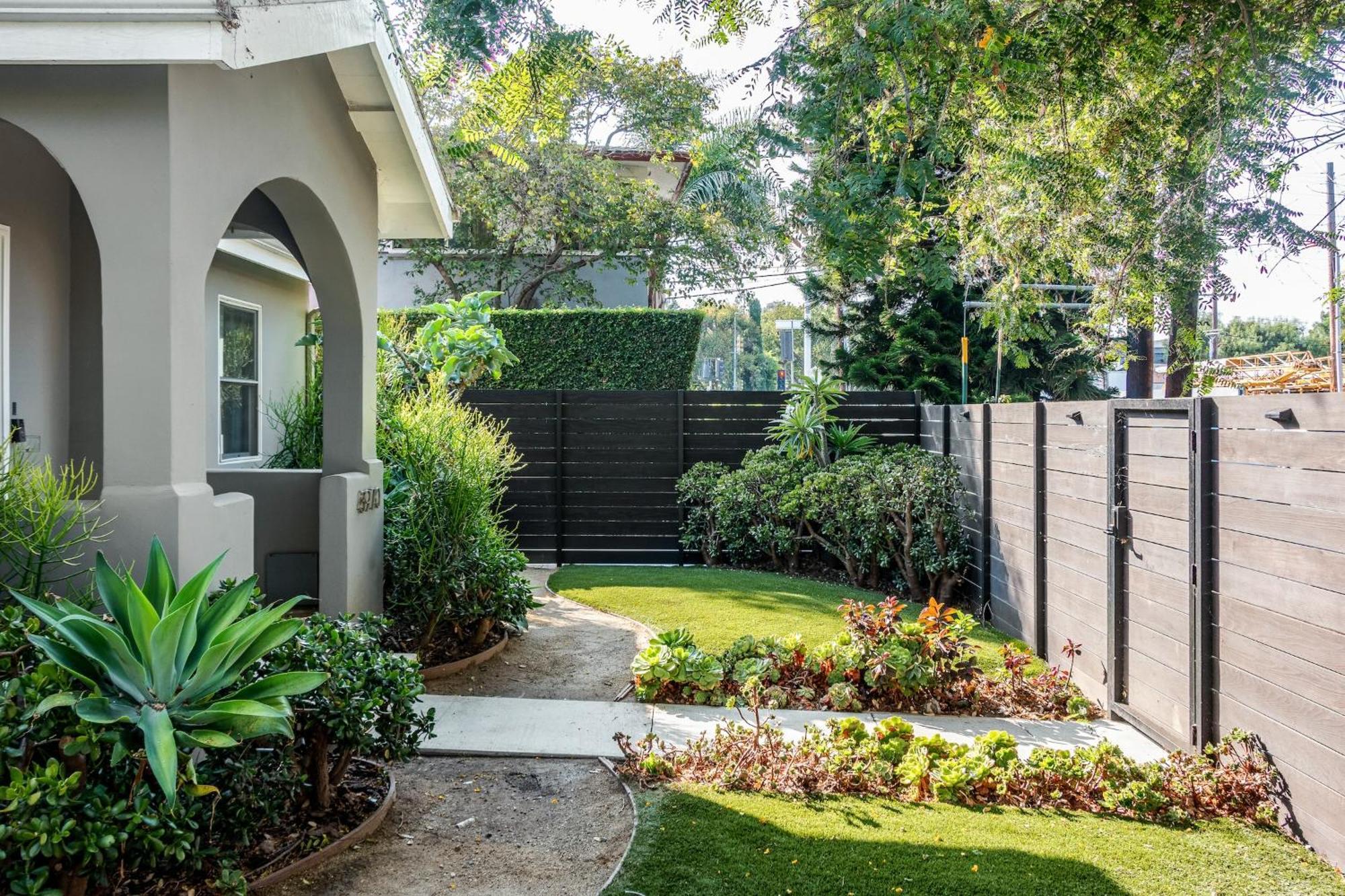 Cozy La Getaway With Hot Tub, 10 Min To *