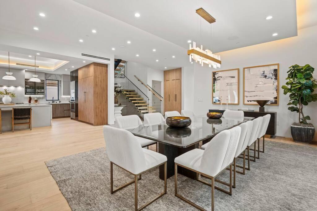 Ultra Luxe Modern Mansion With Roof Deck Pool & *