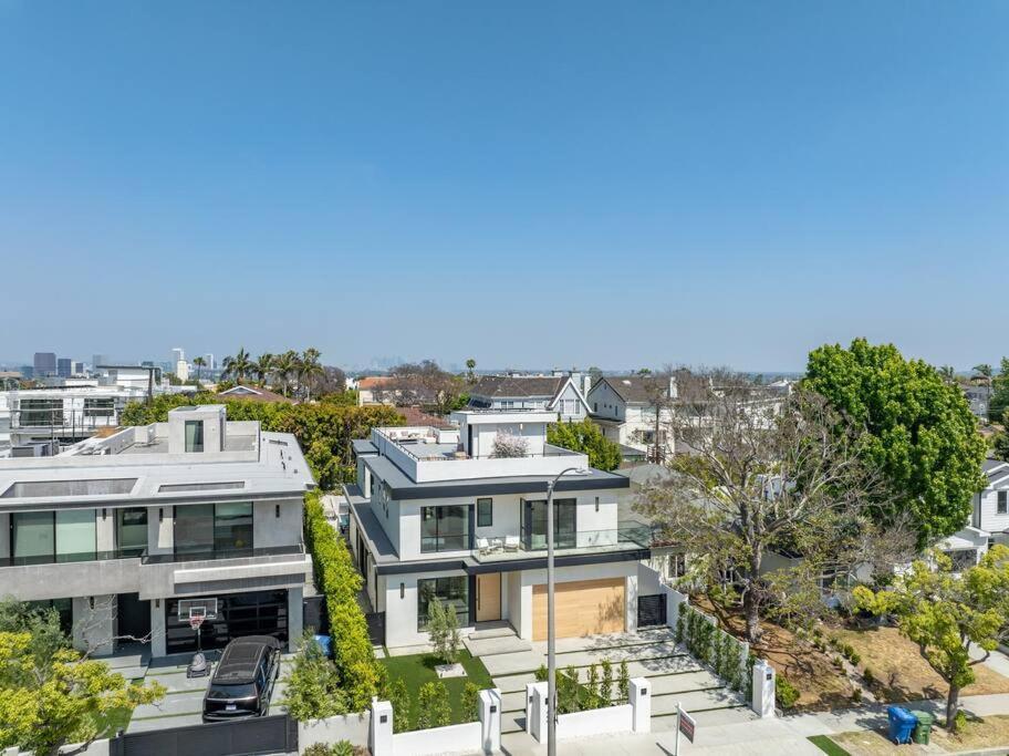 Apartment Ultra Luxe Modern Mansion With Roof Deck Pool & *