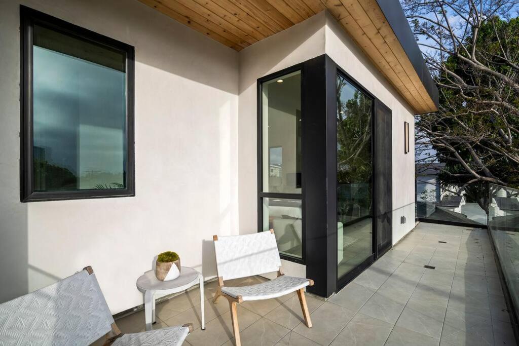 Ultra Luxe Modern Mansion With Roof Deck Pool &