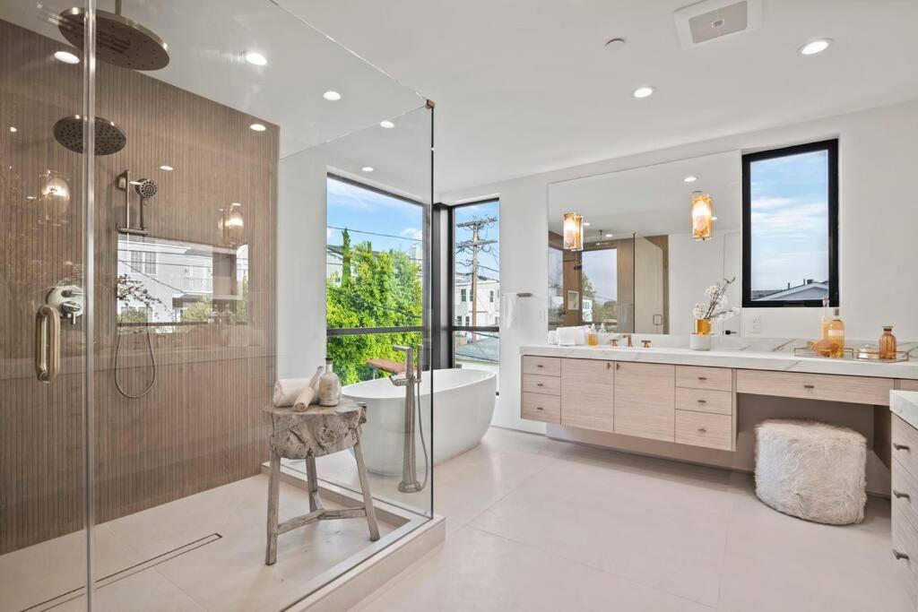 Apartment Ultra Luxe Modern Mansion With Roof Deck Pool &
