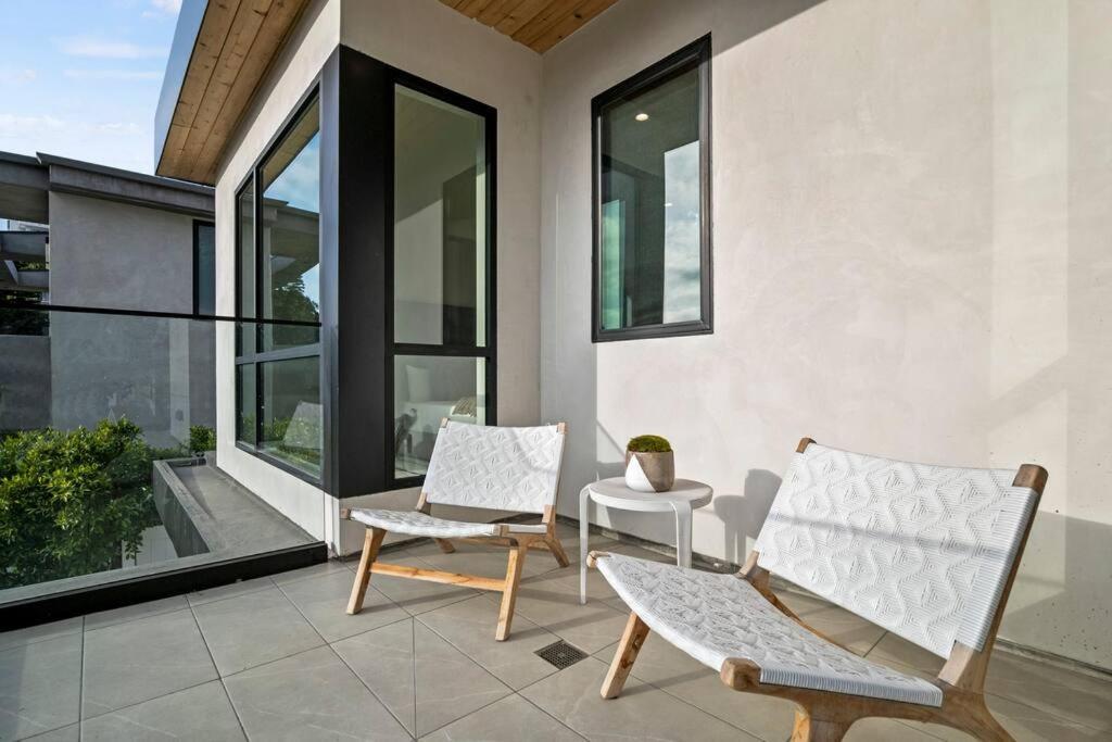 Ultra Luxe Modern Mansion With Roof Deck Pool &