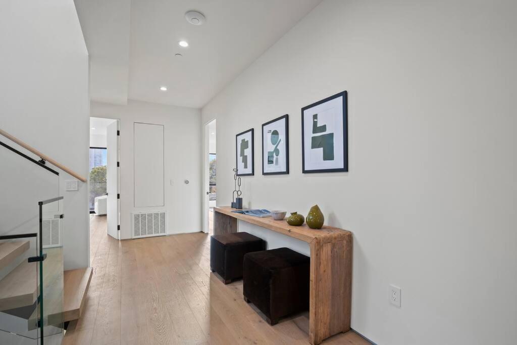 Ultra Luxe Modern Mansion With Roof Deck Pool &