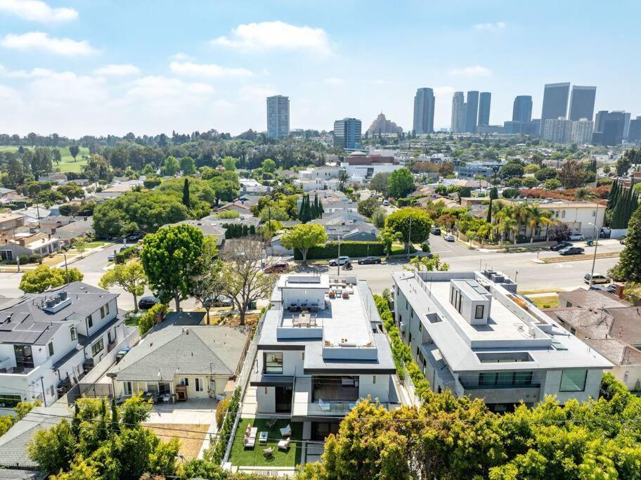 Ultra Luxe Modern Mansion With Roof Deck Pool & Apartment
