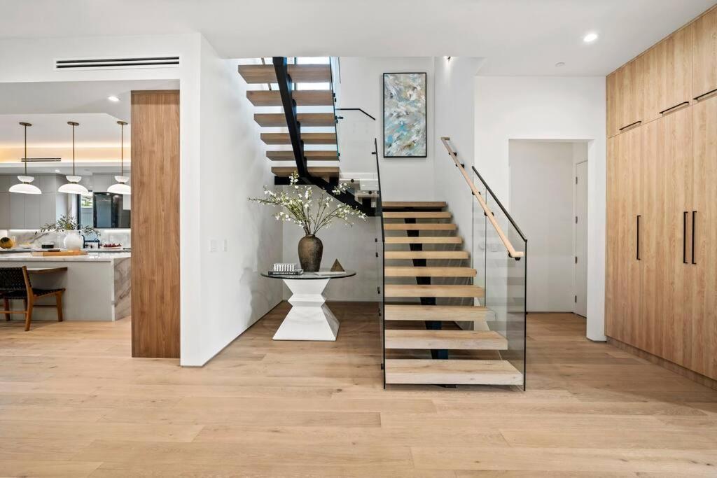 Apartment Ultra Luxe Modern Mansion With Roof Deck Pool &