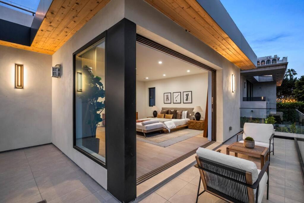 Ultra Luxe Modern Mansion With Roof Deck Pool & *