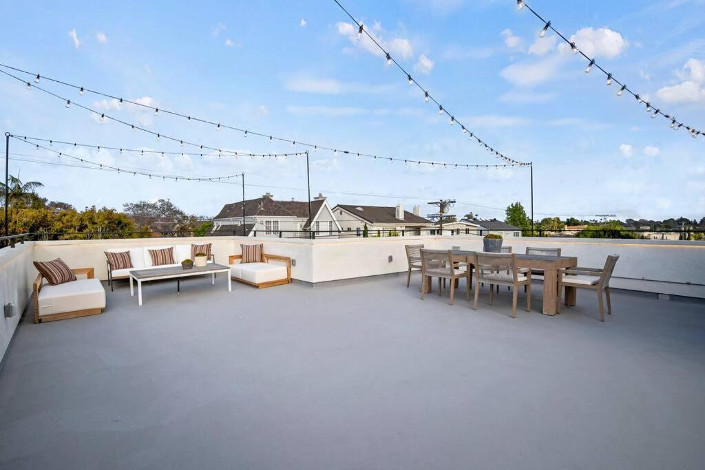 Apartment Ultra Luxe Modern Mansion With Roof Deck Pool & Los Angeles