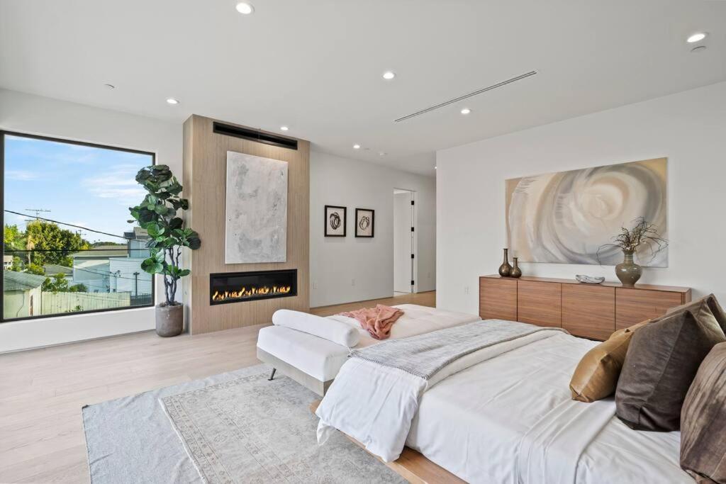 Apartment Ultra Luxe Modern Mansion With Roof Deck Pool &