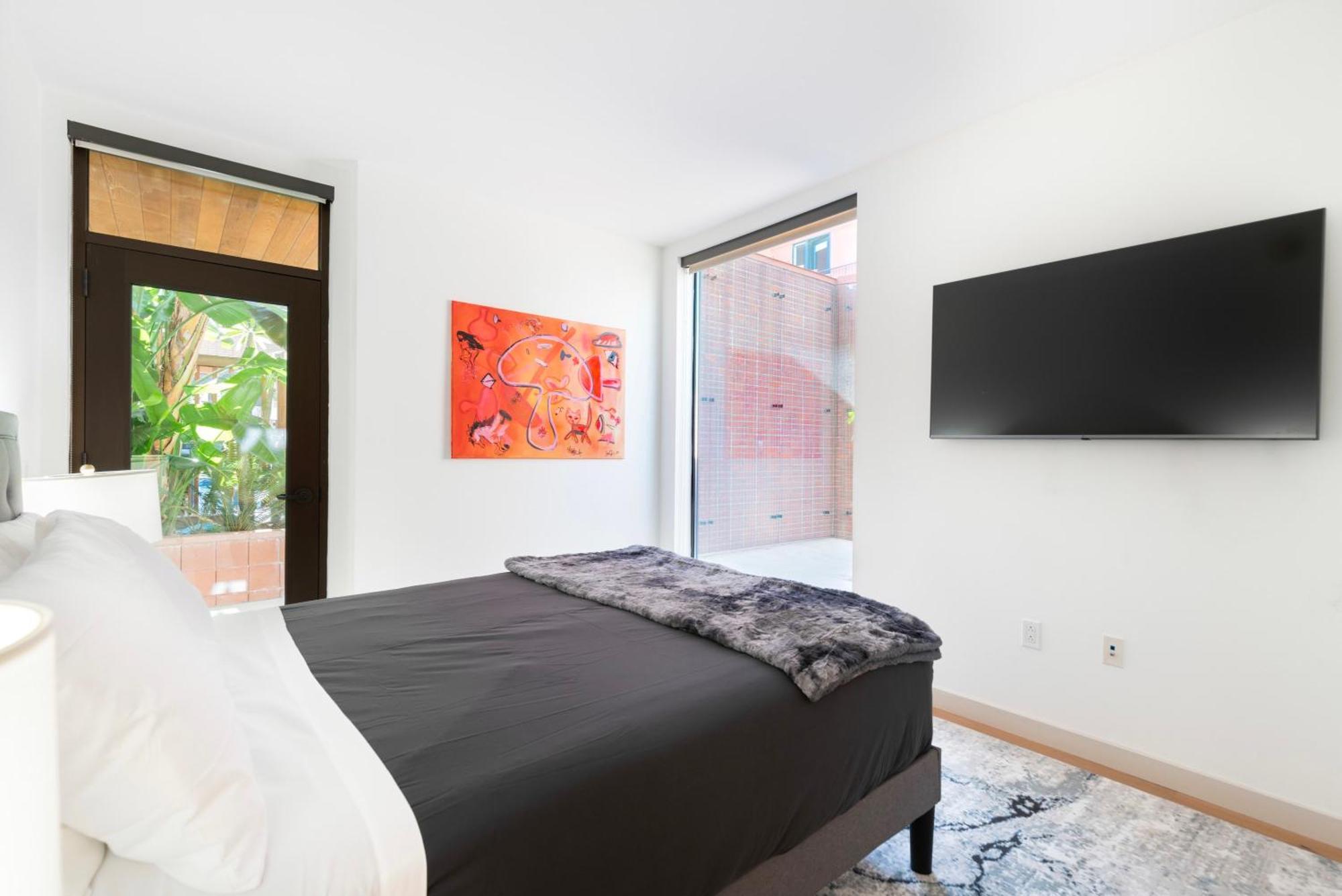 Hollywood 2 Bedroom La Na Apartment