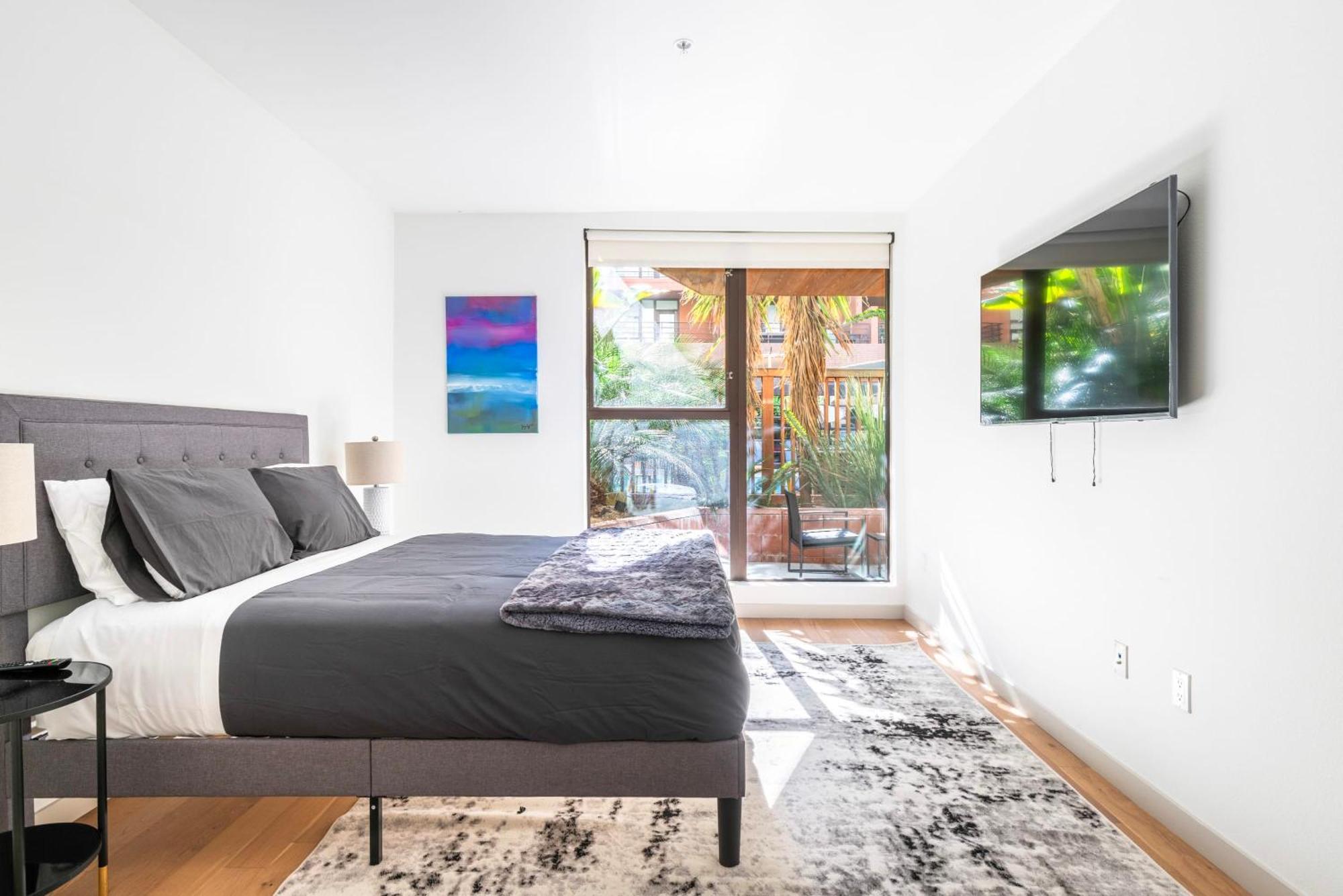 Hollywood 2 Bedroom La Na Apartment *
