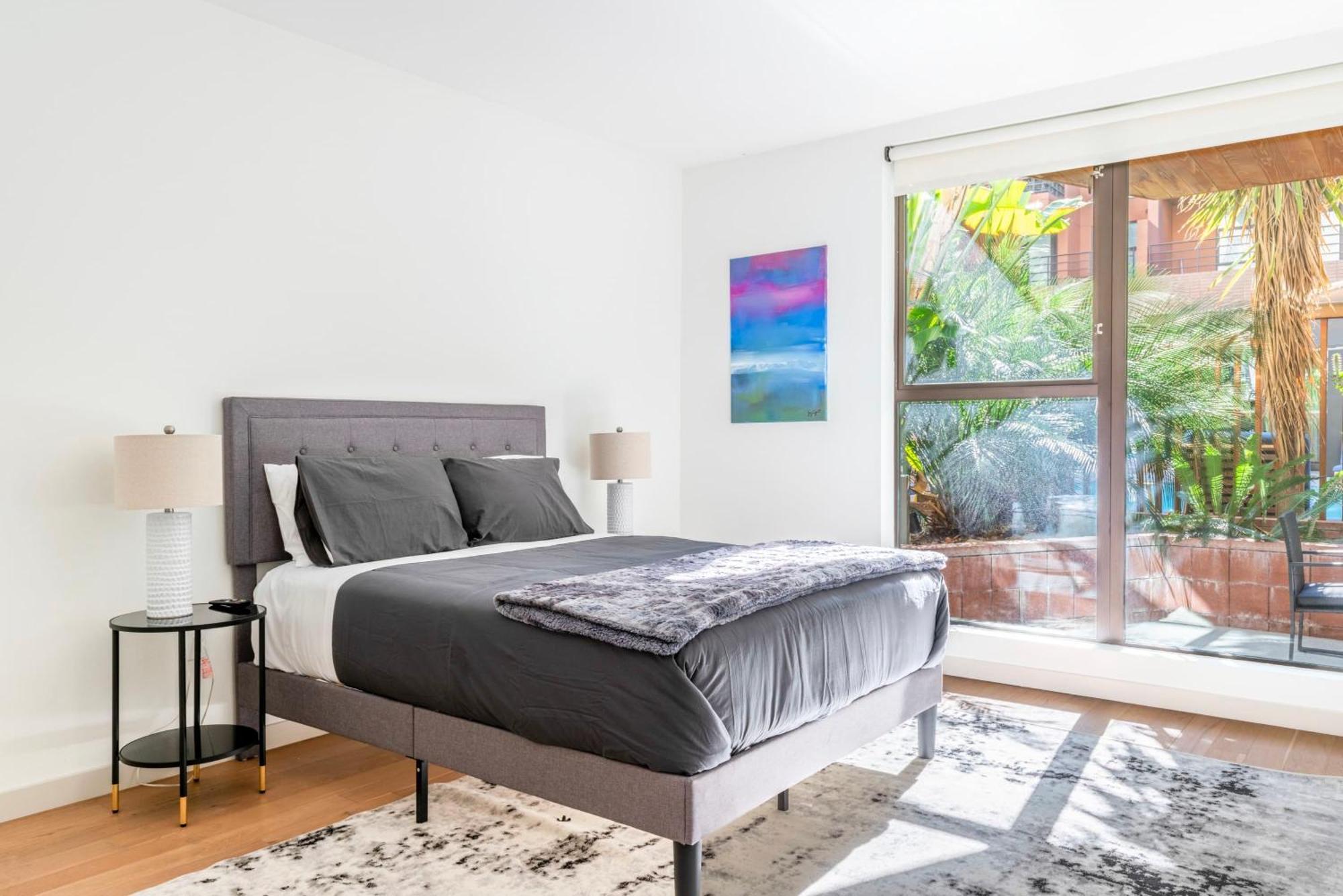 Apartment Hollywood 2 Bedroom La Na