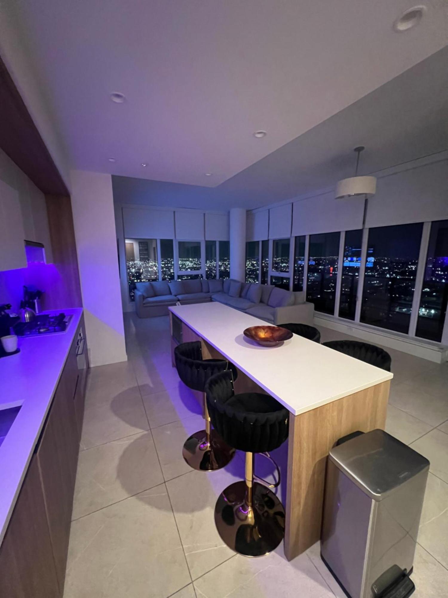2br Panoramic City Views! *