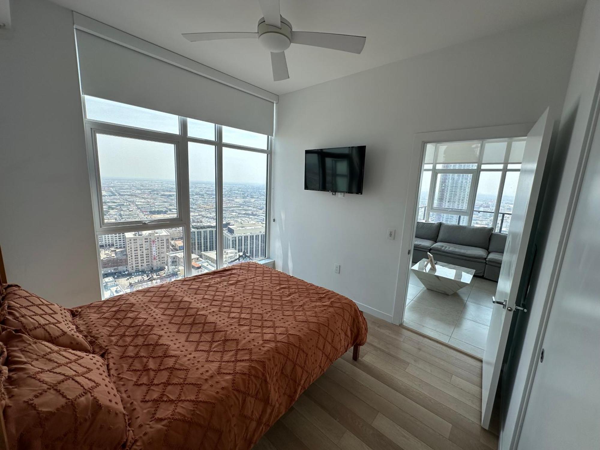 2br Panoramic City Views!
