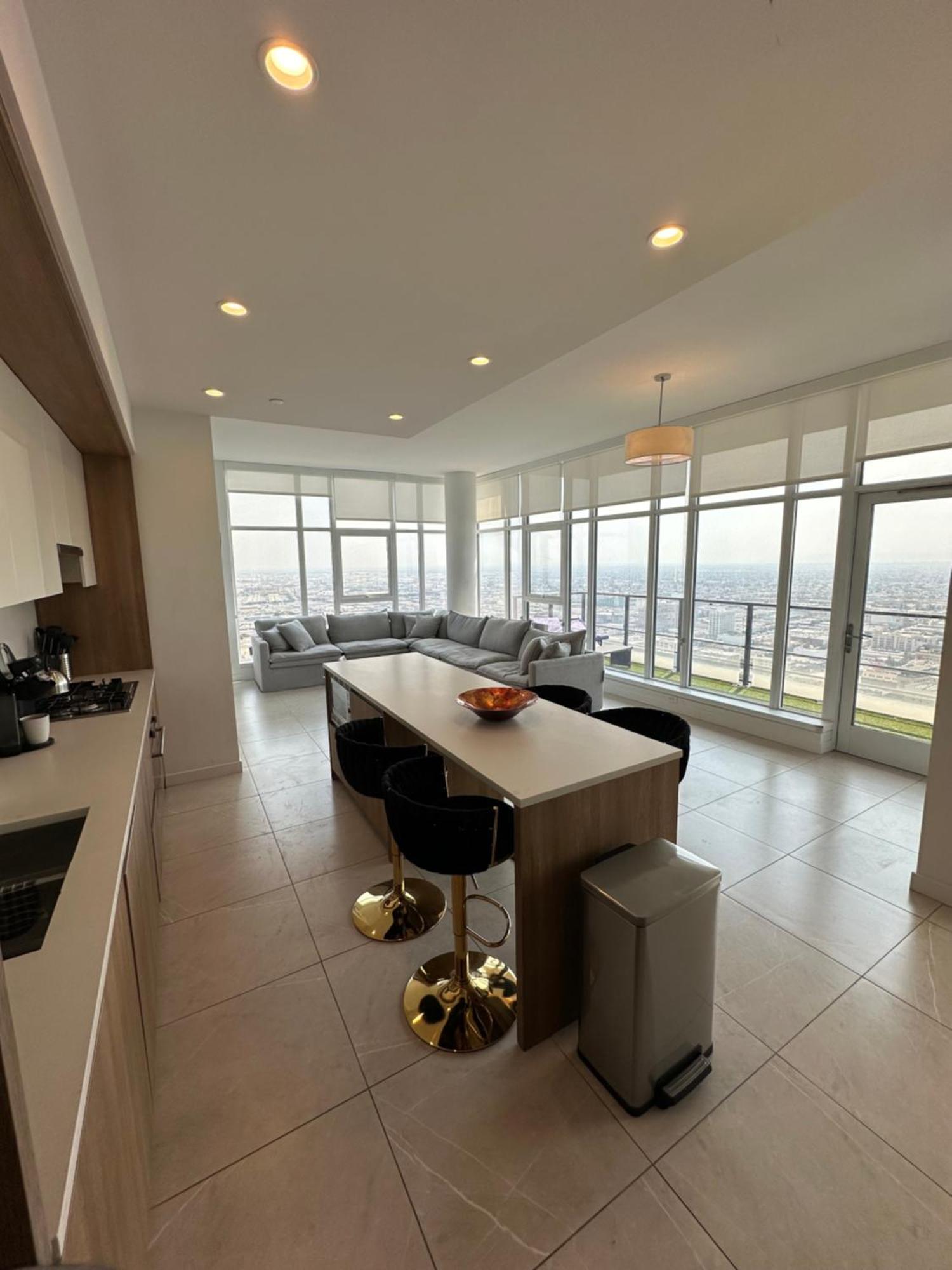 2br Panoramic City Views! Apartment
