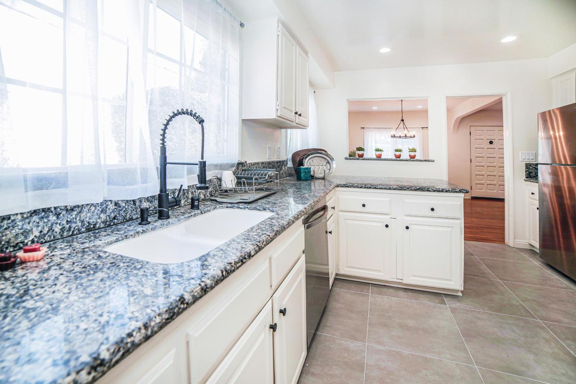 Sunny Family Retreat Near Santa Monica Holiday home *