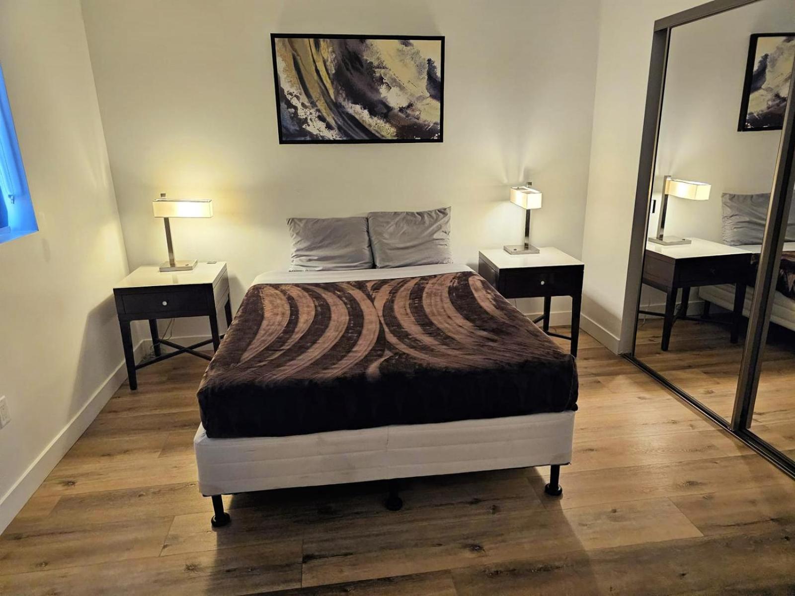 Stayspro - Hollywood Homes Minutes To Everything Spacious And Free Parking Aparthotel