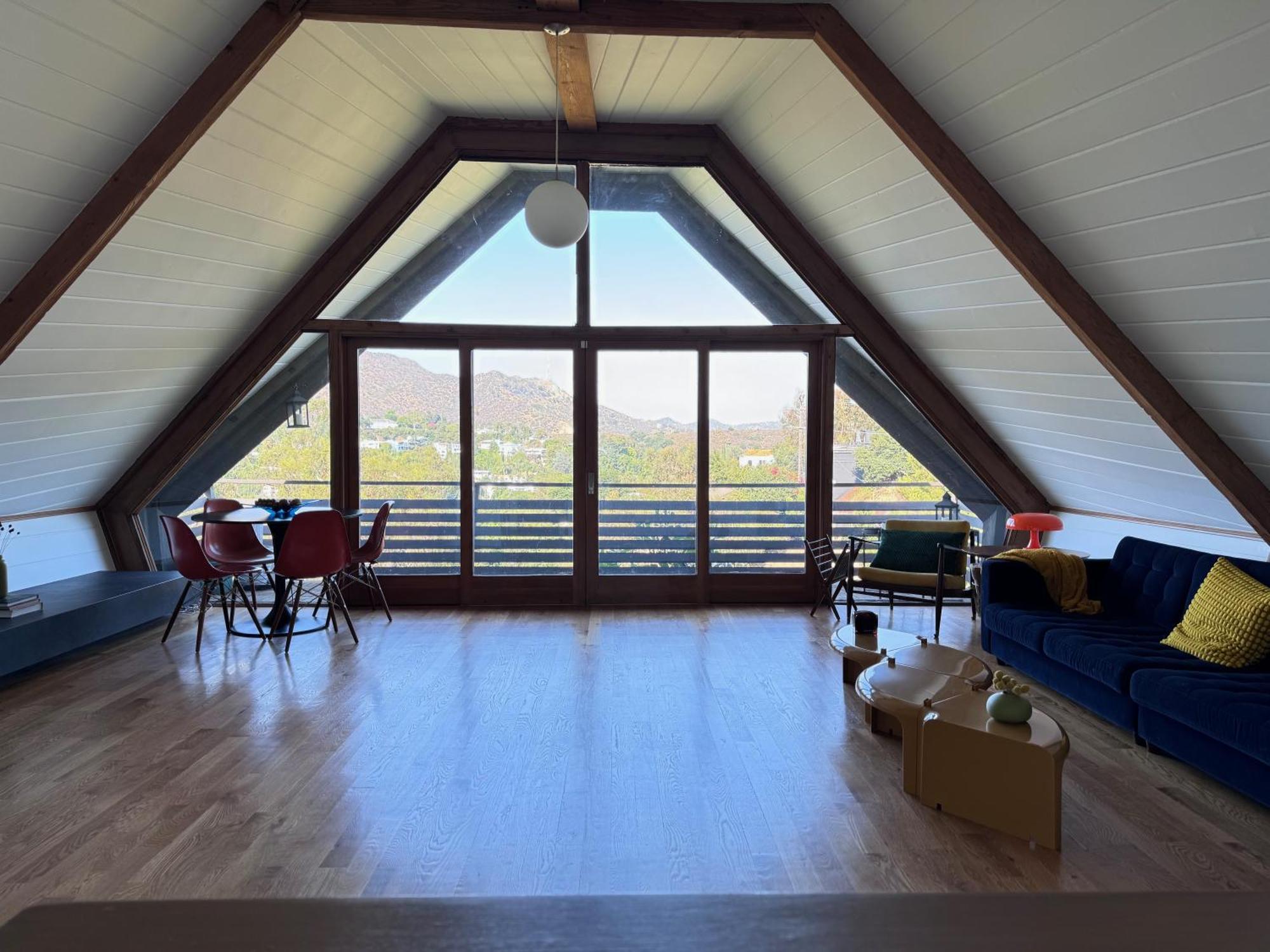 Iconic Gesner Boat House Wview Of Hollywood Sign Holiday home Los Angeles