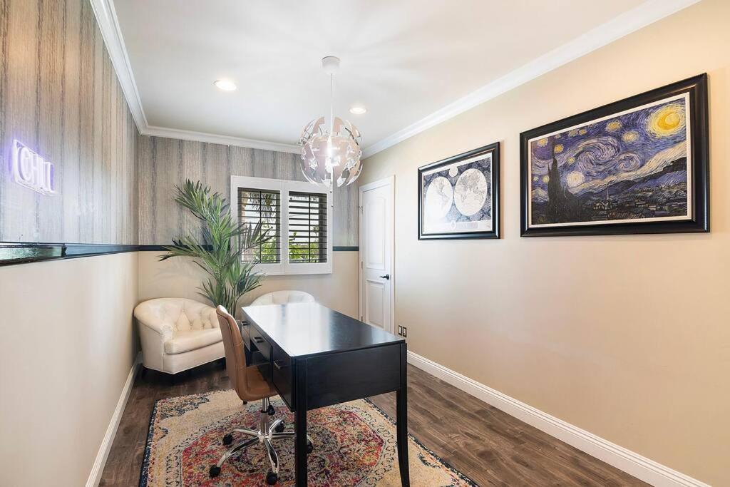 Spacious 6-bedroom La With Fire Pit, Kids' Playground, And Outdoor Dining