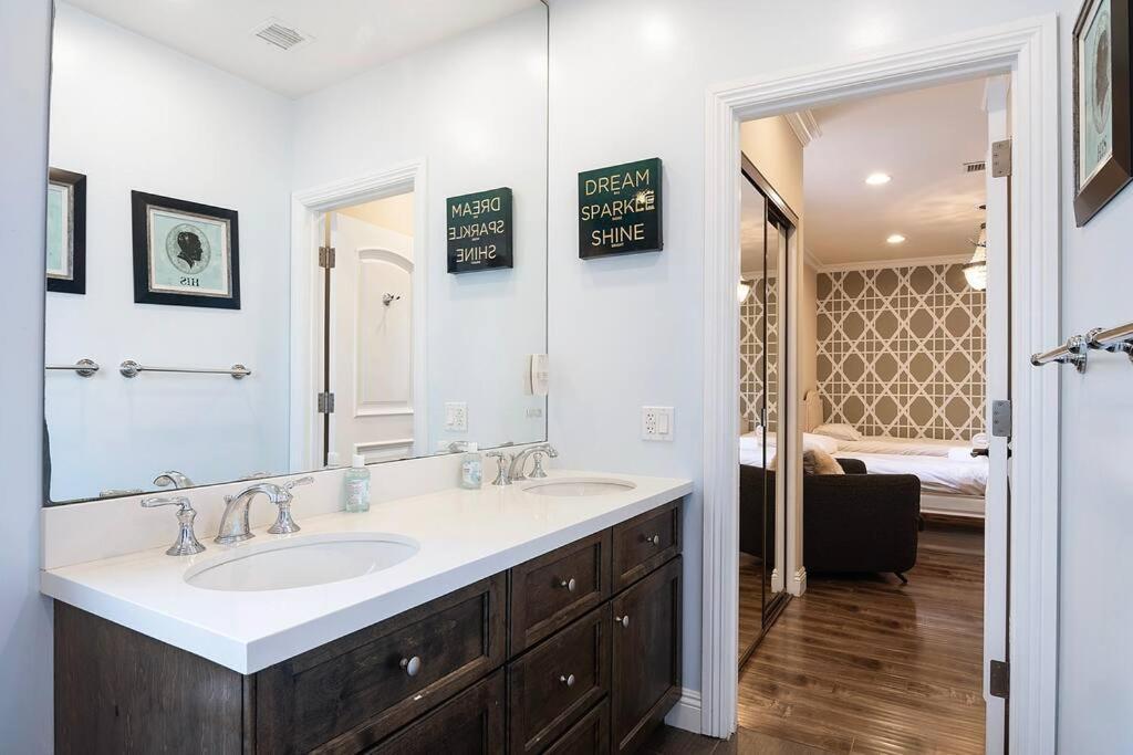 Villa Spacious 6-bedroom La With Fire Pit, Kids' Playground, And Outdoor Dining Los Angeles