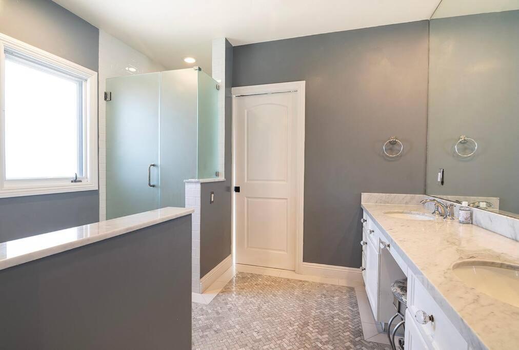 Spacious 6-bedroom La With Fire Pit, Kids' Playground, And Outdoor Dining Los Angeles