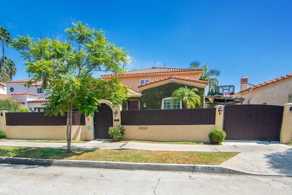 Spacious 6-bedroom La With Fire Pit, Kids' Playground, And Outdoor Dining * Los Angeles