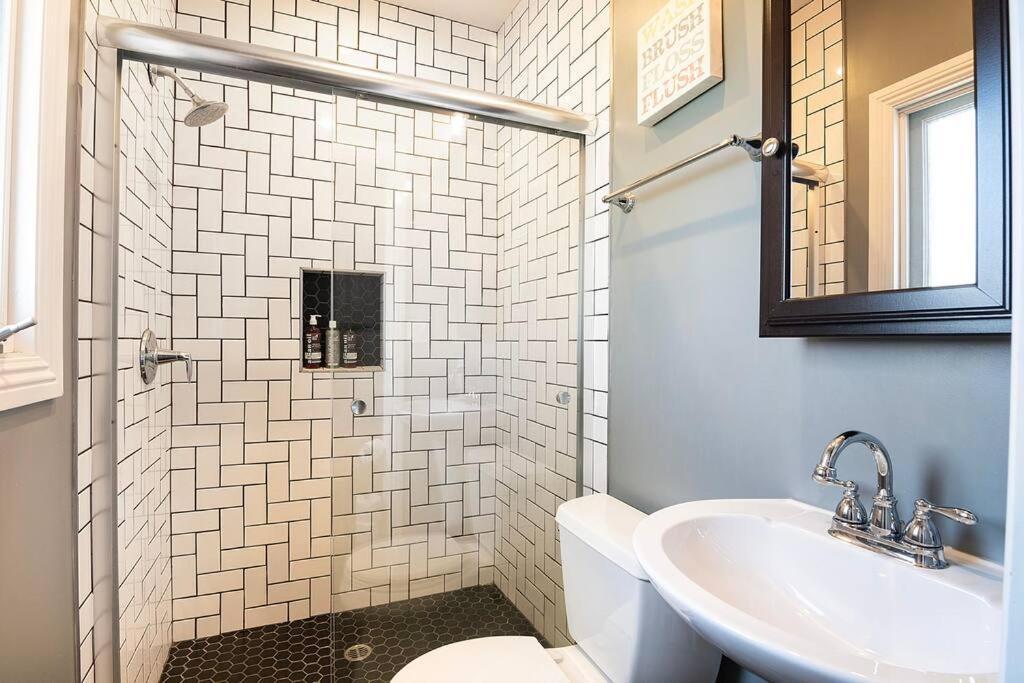 Villa Spacious 6-bedroom La With Fire Pit, Kids' Playground, And Outdoor Dining Los Angeles