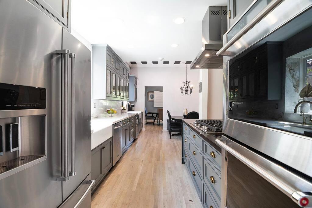 Spacious 6-bedroom La With Fire Pit, Kids' Playground, And Outdoor Dining *