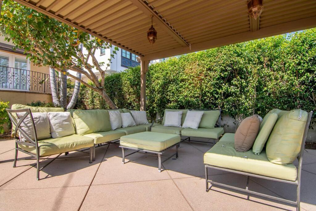 Spacious 6-bedroom La With Fire Pit, Kids' Playground, And Outdoor Dining * Los Angeles