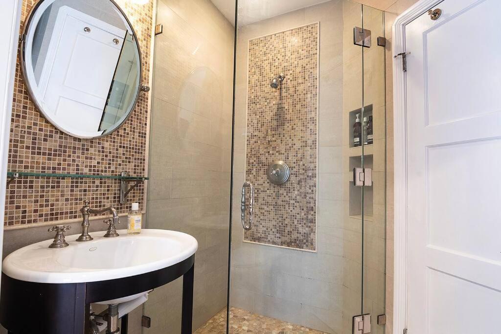 Spacious 6-bedroom La With Fire Pit, Kids' Playground, And Outdoor Dining * Los Angeles