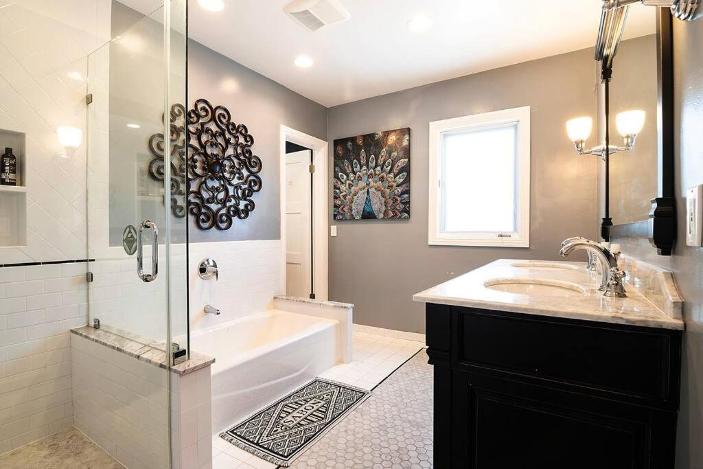Spacious 6-bedroom La With Fire Pit, Kids' Playground, And Outdoor Dining