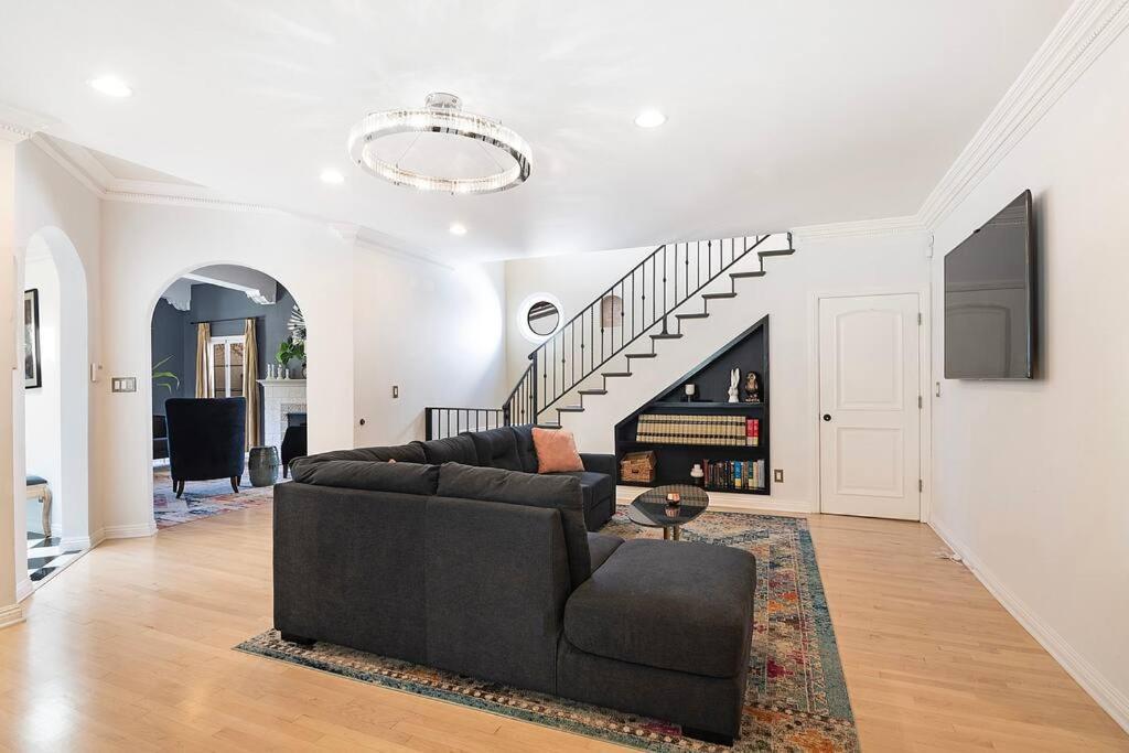 Villa Spacious 6-bedroom La With Fire Pit, Kids' Playground, And Outdoor Dining
