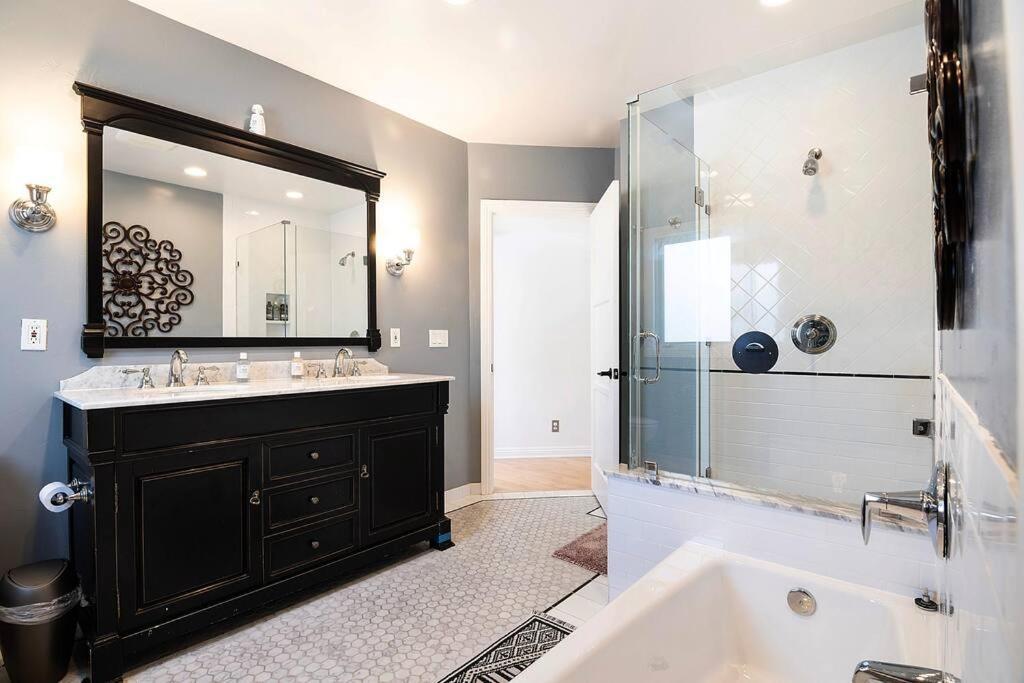 Villa Spacious 6-bedroom La With Fire Pit, Kids' Playground, And Outdoor Dining Los Angeles