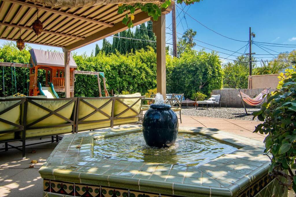 Spacious 6-bedroom La With Fire Pit, Kids' Playground, And Outdoor Dining