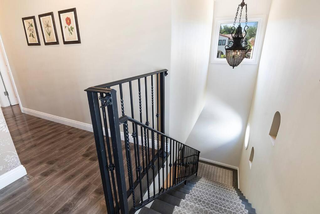 Spacious 6-bedroom La With Fire Pit, Kids' Playground, And Outdoor Dining Villa