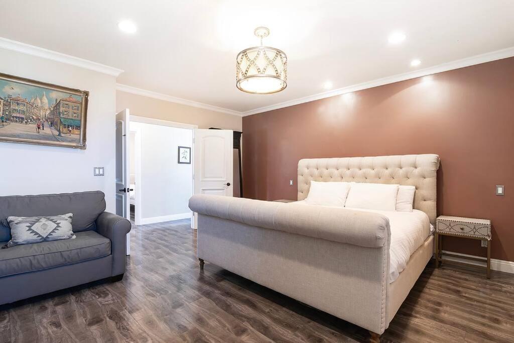 Villa Spacious 6-bedroom La With Fire Pit, Kids' Playground, And Outdoor Dining Los Angeles
