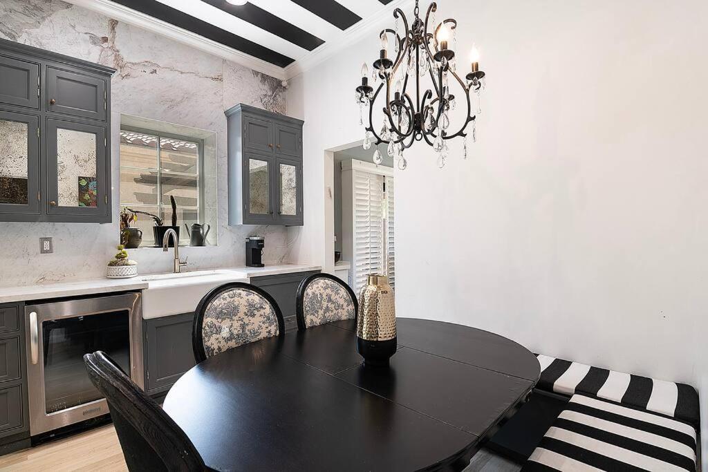 Spacious 6-bedroom La With Fire Pit, Kids' Playground, And Outdoor Dining *