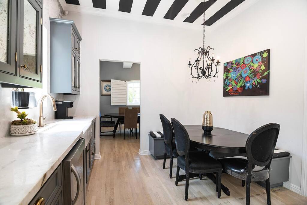 Villa Spacious 6-bedroom La With Fire Pit, Kids' Playground, And Outdoor Dining