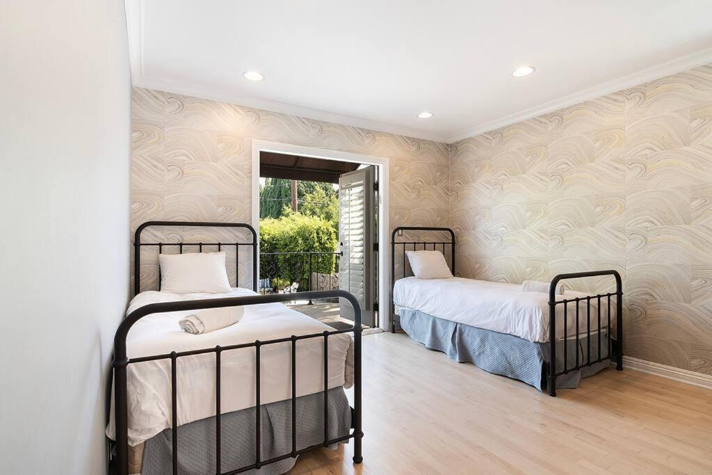 Spacious 6-bedroom La With Fire Pit, Kids' Playground, And Outdoor Dining *