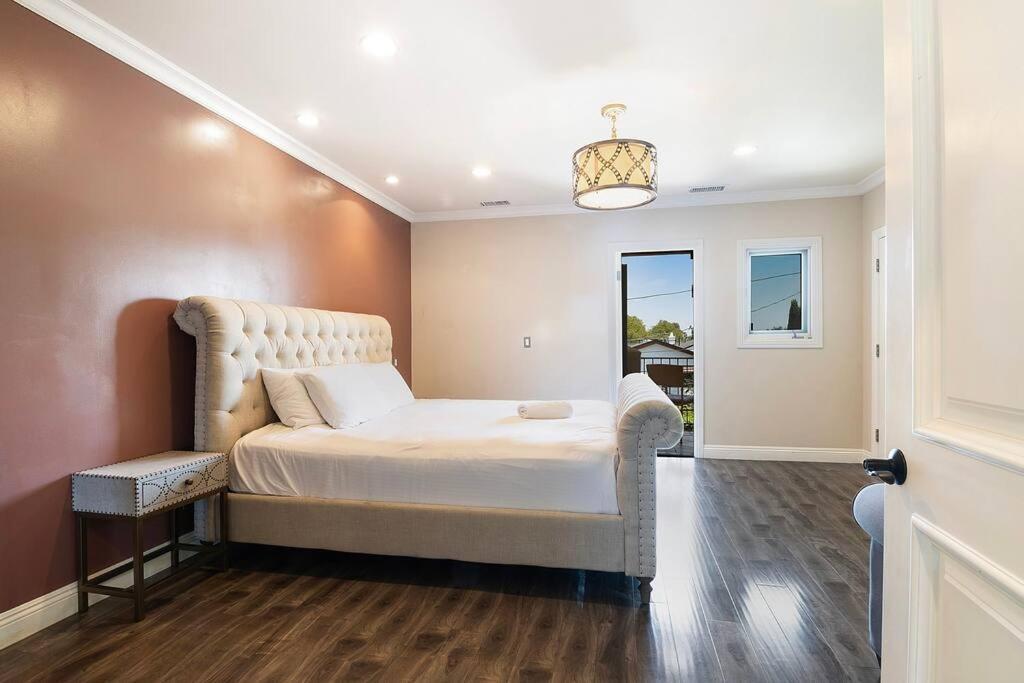 Spacious 6-bedroom La With Fire Pit, Kids' Playground, And Outdoor Dining *