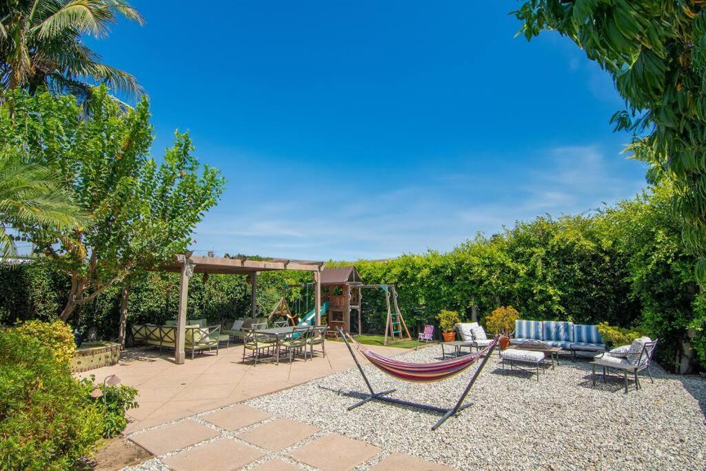 Villa Spacious 6-bedroom La With Fire Pit, Kids' Playground, And Outdoor Dining
