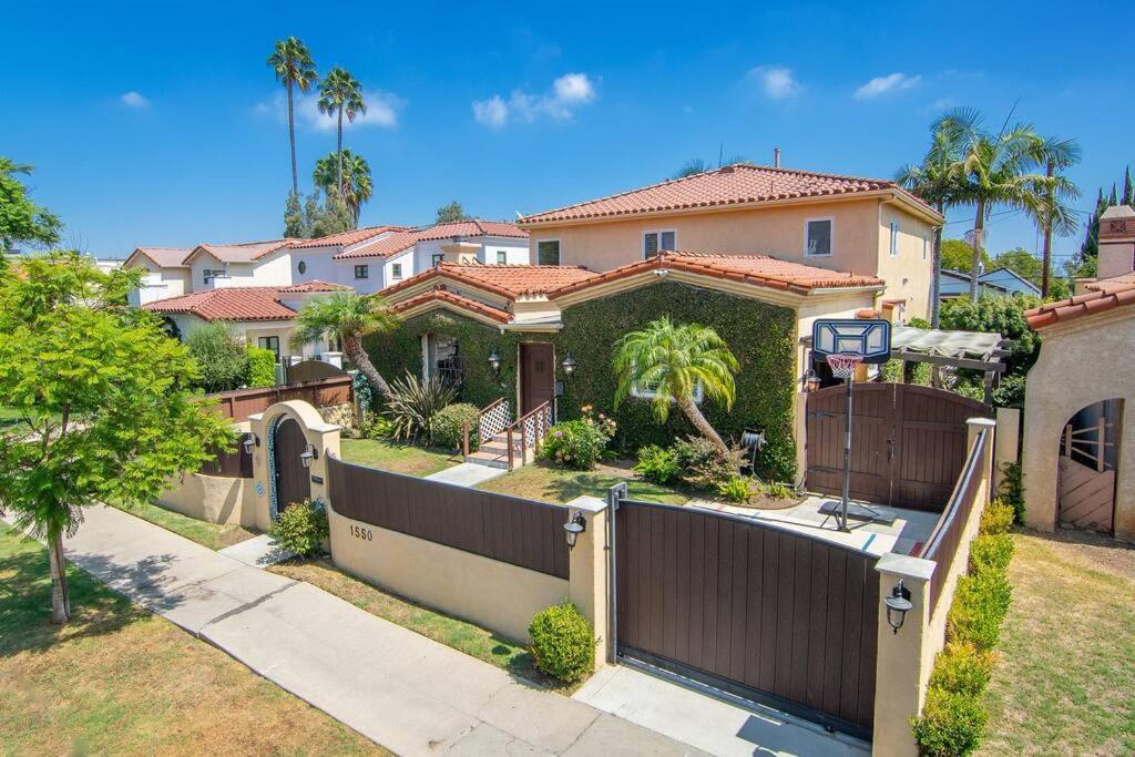 Villa Spacious 6-bedroom La With Fire Pit, Kids' Playground, And Outdoor Dining *