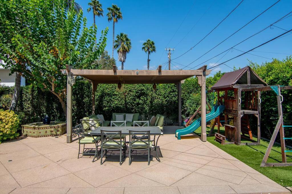 Spacious 6-bedroom La With Fire Pit, Kids' Playground, And Outdoor Dining Los Angeles