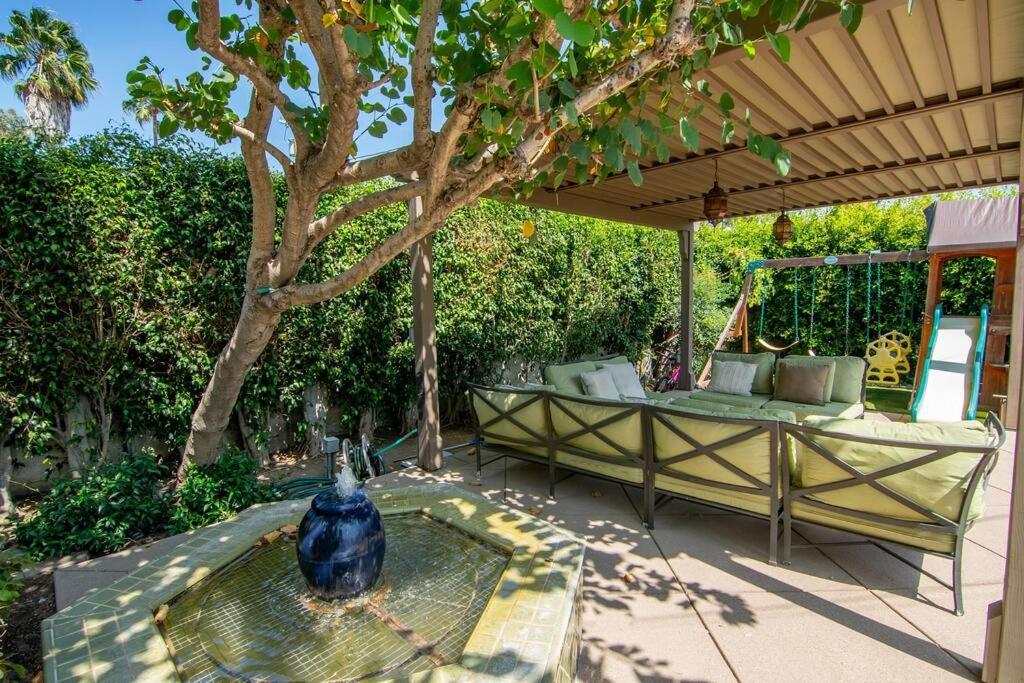 Spacious 6-bedroom La With Fire Pit, Kids' Playground, And Outdoor Dining Villa