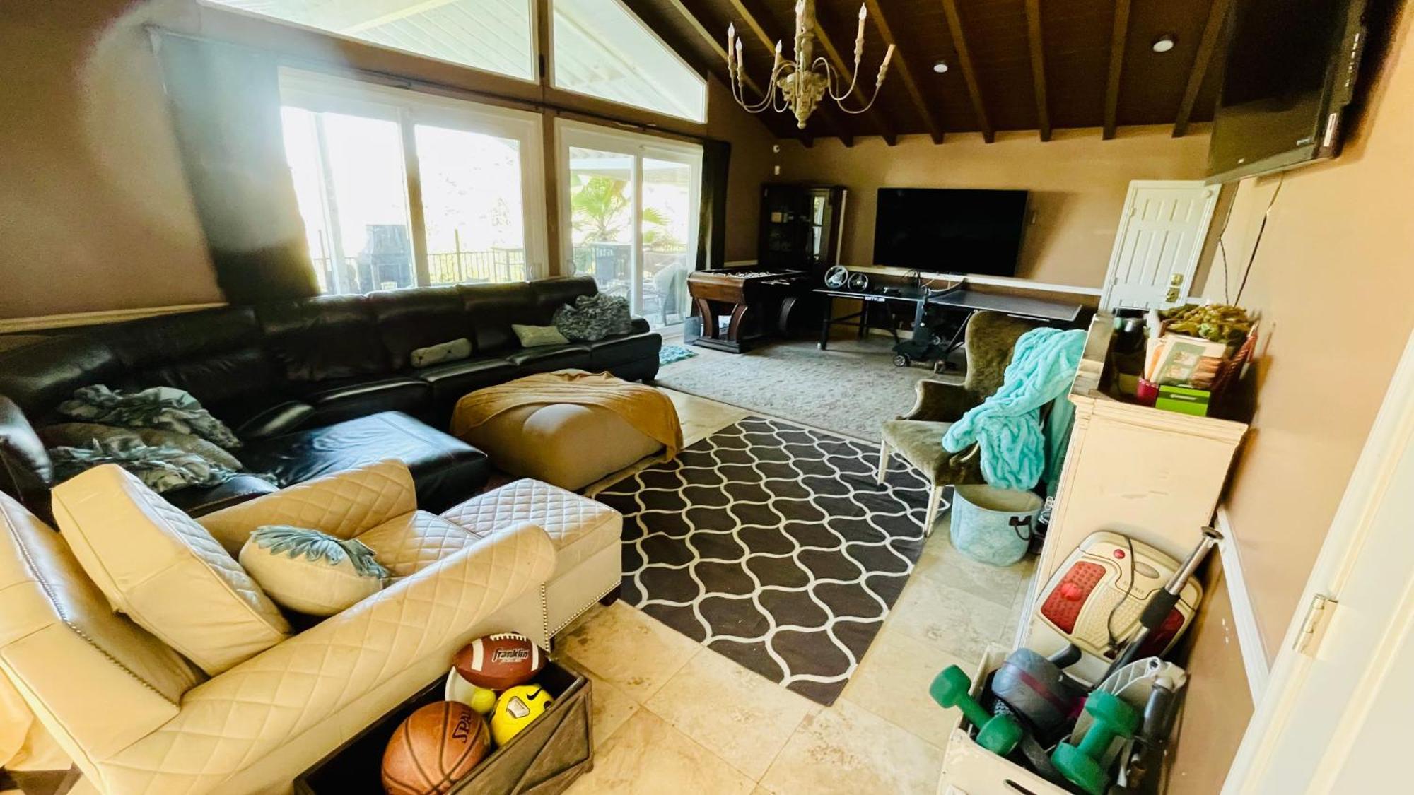 Women Only Oasis In Center Private Bedroom Large Estate View Pool Encino Hills Sherman Oaks 405-101 Xsepulveda *