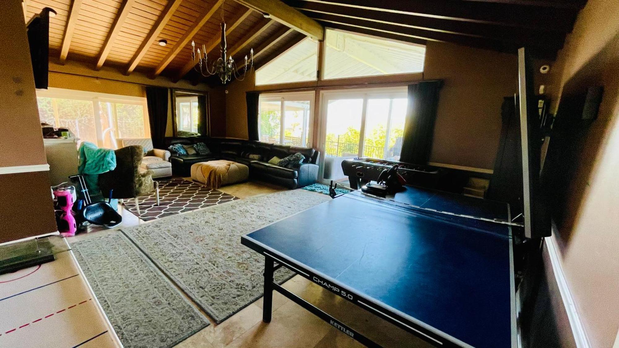 Women Only Oasis In Center Private Bedroom Large Estate View Pool Encino Hills Sherman Oaks 405-101 Xsepulveda * Los Angeles