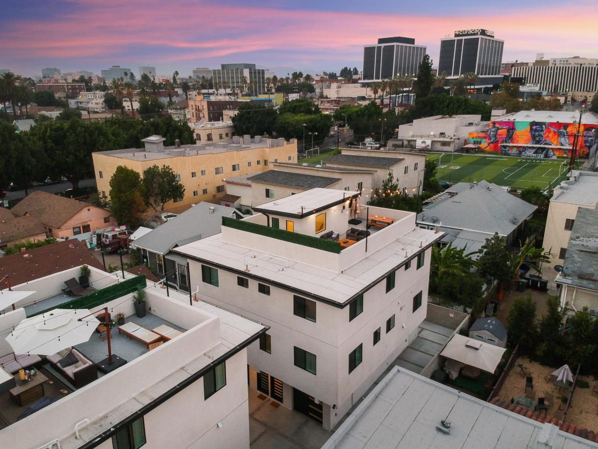 Stylish Dtla With Views Holiday home *