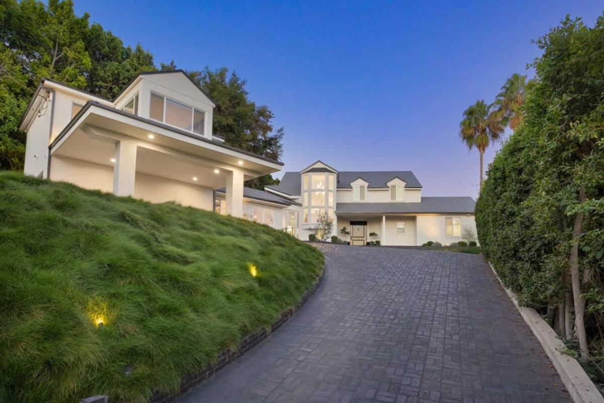 Balmain Manor By Awhile Holiday home Los Angeles